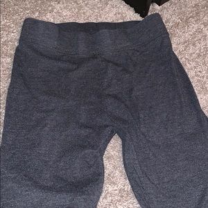 Grey stretchy leggings